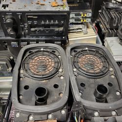  Corvette radio Delco bose Is 2 enclosures with Is amplifiers Is 1 AM FM To set player Is 86 Corvette