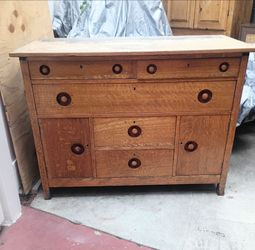 Antique Dresser Sideboard Drawers Slide Smoothly Solid Oak Top Laminate Needs Sanding Skeleton Key Holes Beautiful