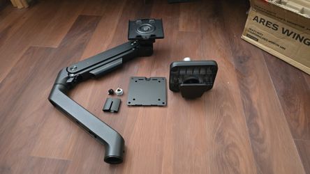 Ares Ulrawide Monitor Arm