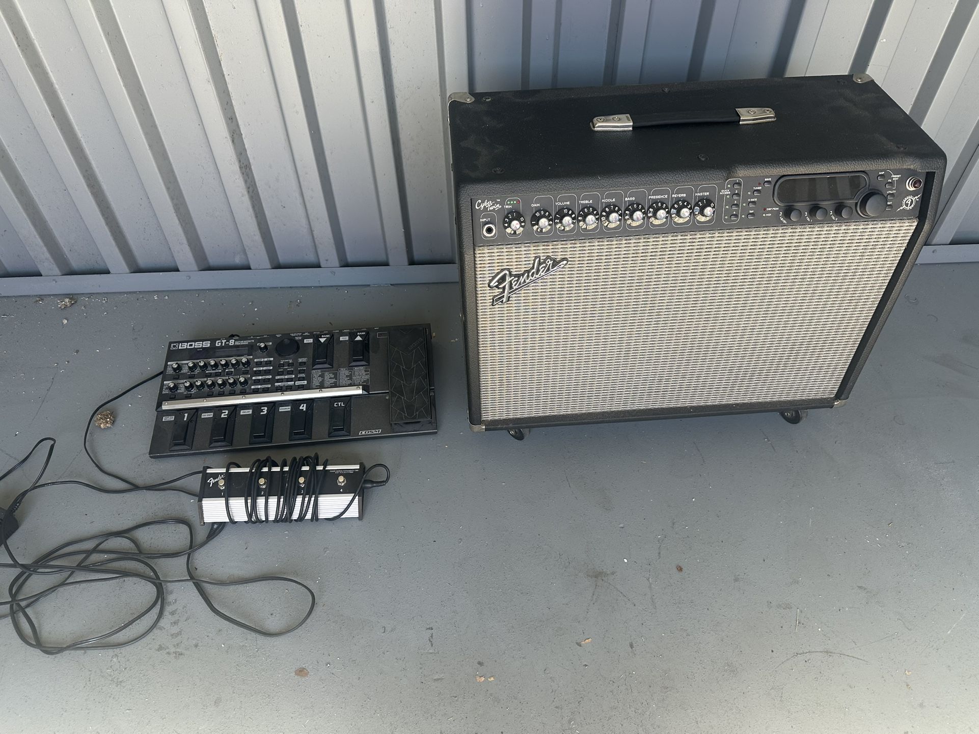Fender Cyber Twin Guitar Amp …Boss GT 8 Effects Board