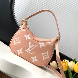 This Bagatelle handbag is shaped with Monogram Empreinte soft-grained leather, highlighting the large embossed pattern in the color contrast. Use the 