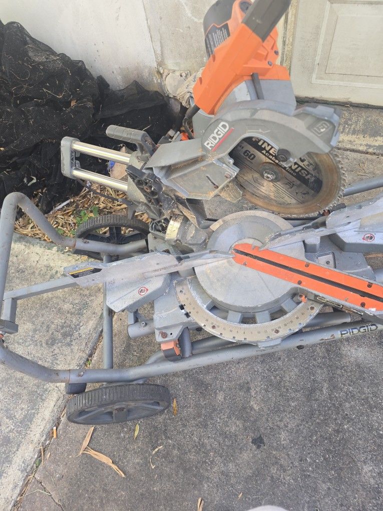 Rigid 10" Miter Saw With Stand