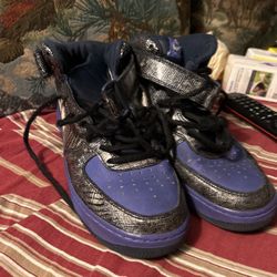 Nike Youth Size 5 