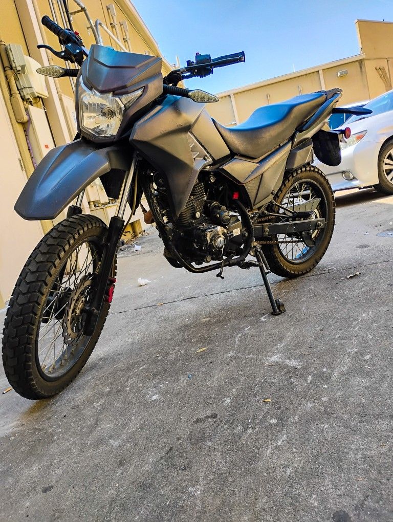 2020 Lifan xpect 200cc Dirt Bike