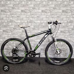 TREK 4500 DISC  MOUNTAIN BIKE 27 SPEED ALUMINUM FRAME 