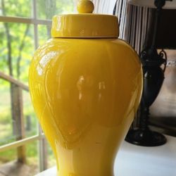 XL VINTAGE HANDMADE PORCELAIN TEMPLE JAR