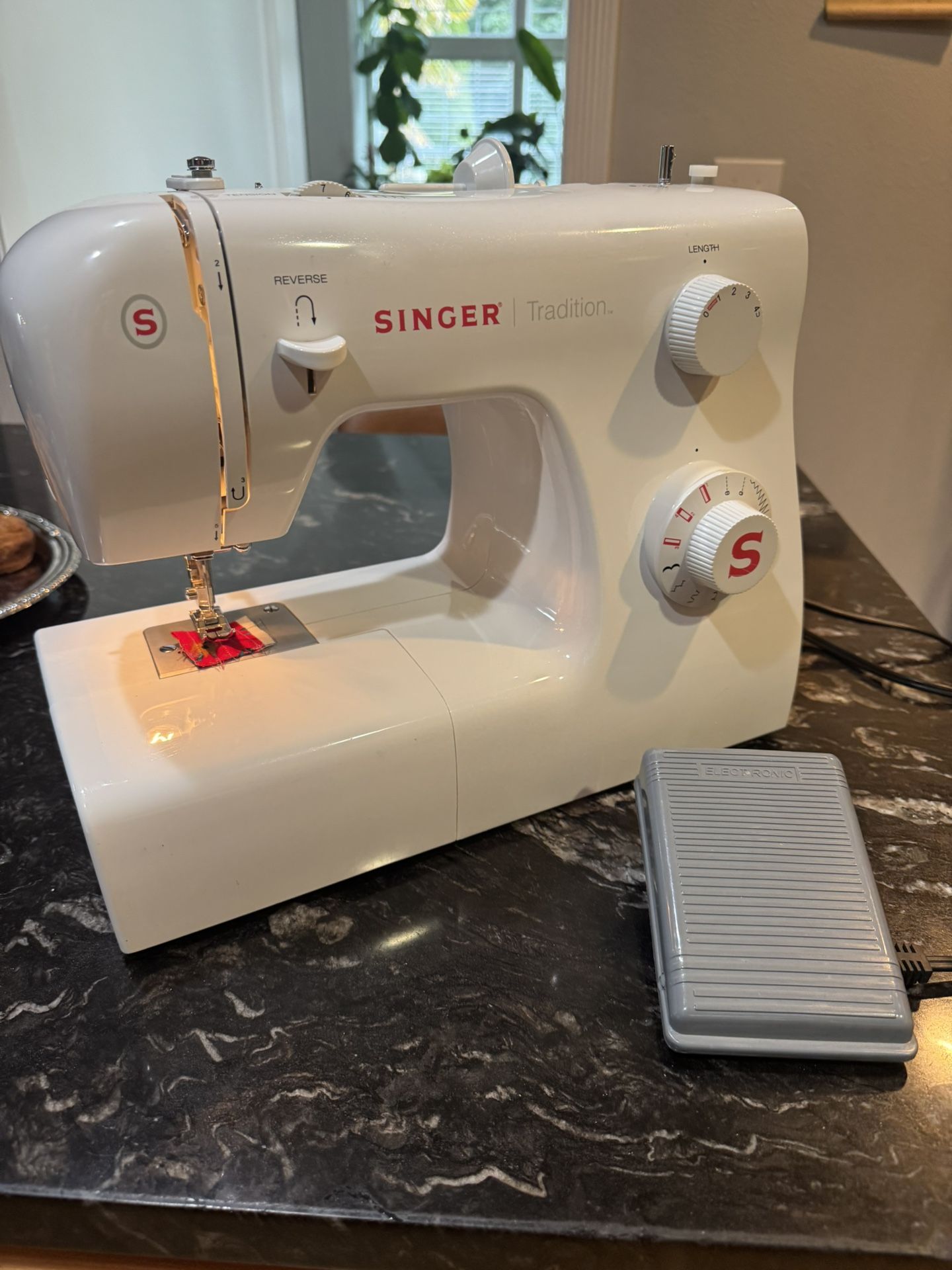 SINGER Model 2250 Tradition Electric Sewing Machine with Foot Pedal and Manual