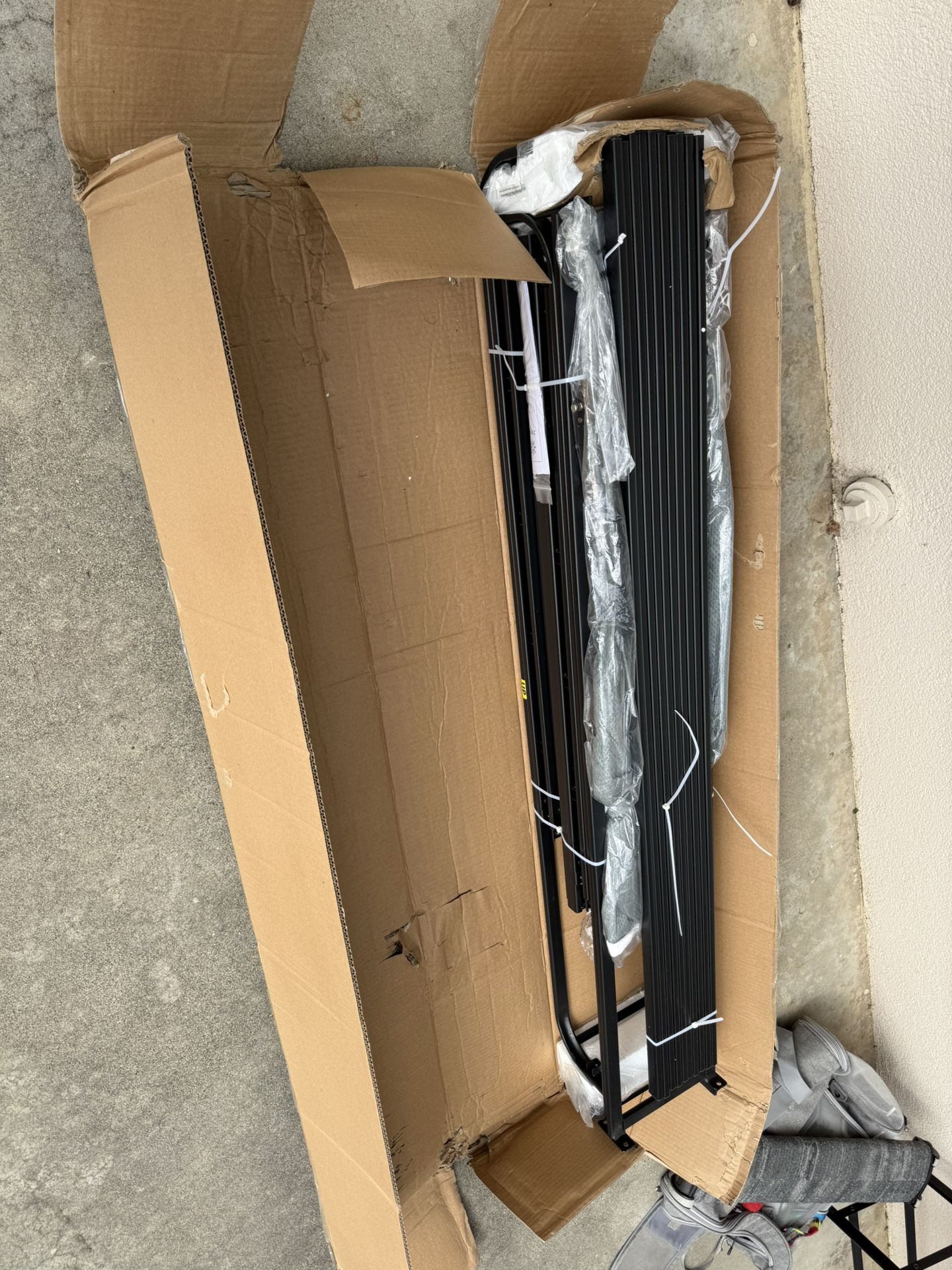 Box Spring, Metal