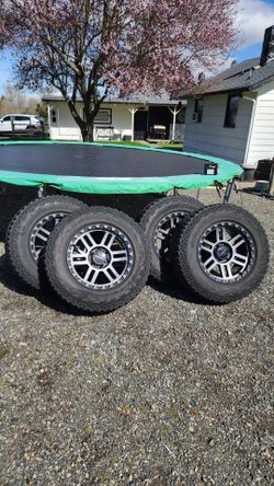Chevy silverado wheels and tires LT275/65 R18