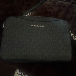 Micheal Kors Crossbody Purse 