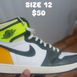 VERY CLEAN JORDAN 1 SIZE 12