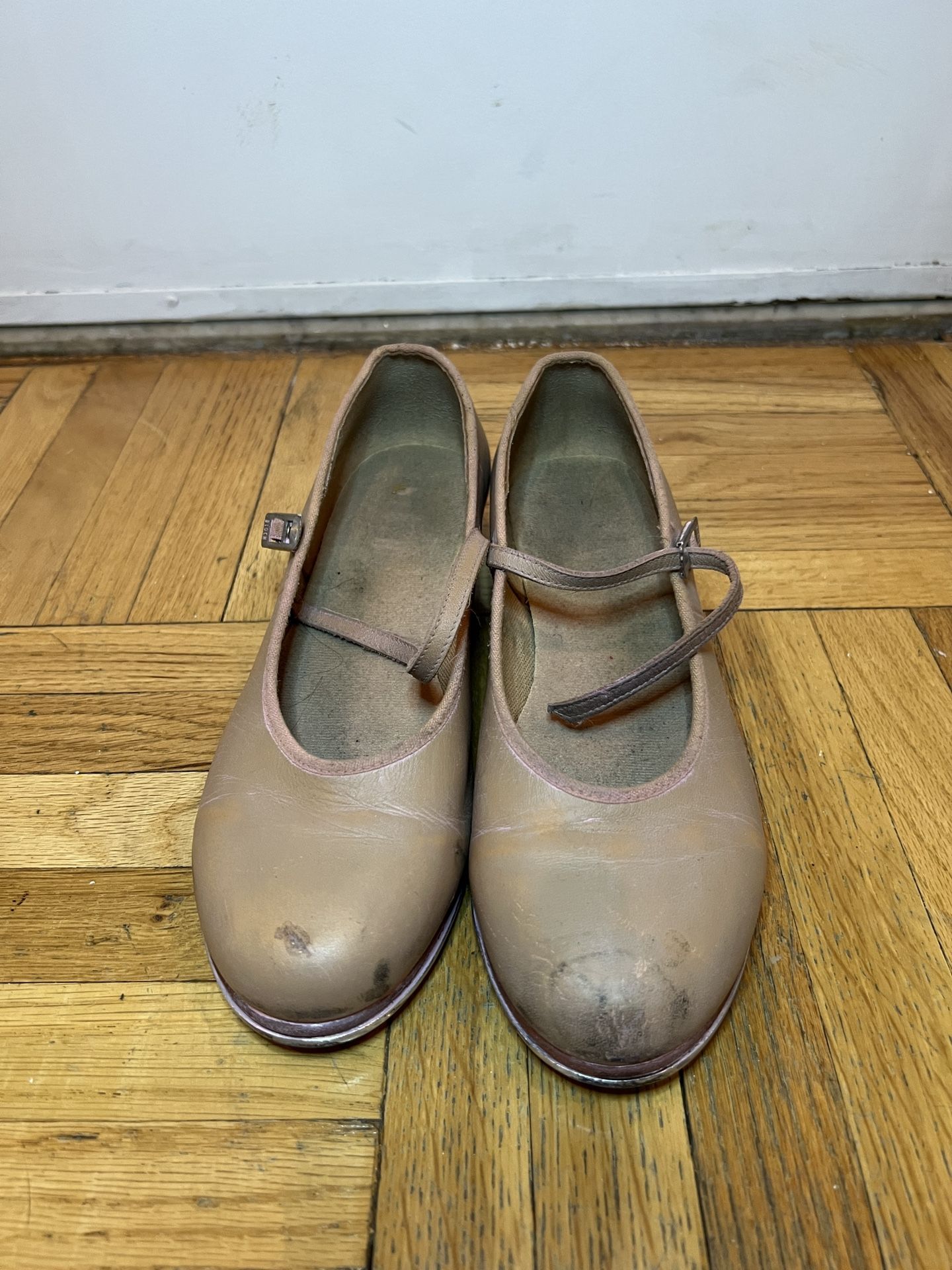 Size 8 Bloch tap shoes
