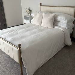 Queen bed with mattress and night stands