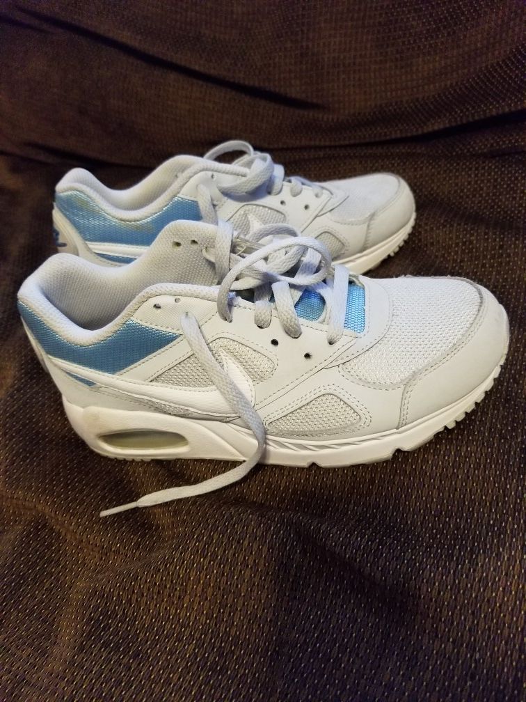 Worn once size 6 Airmax I'll take $20 today only
