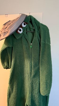 Spirit Halloween Oscar the Grouch adult costume