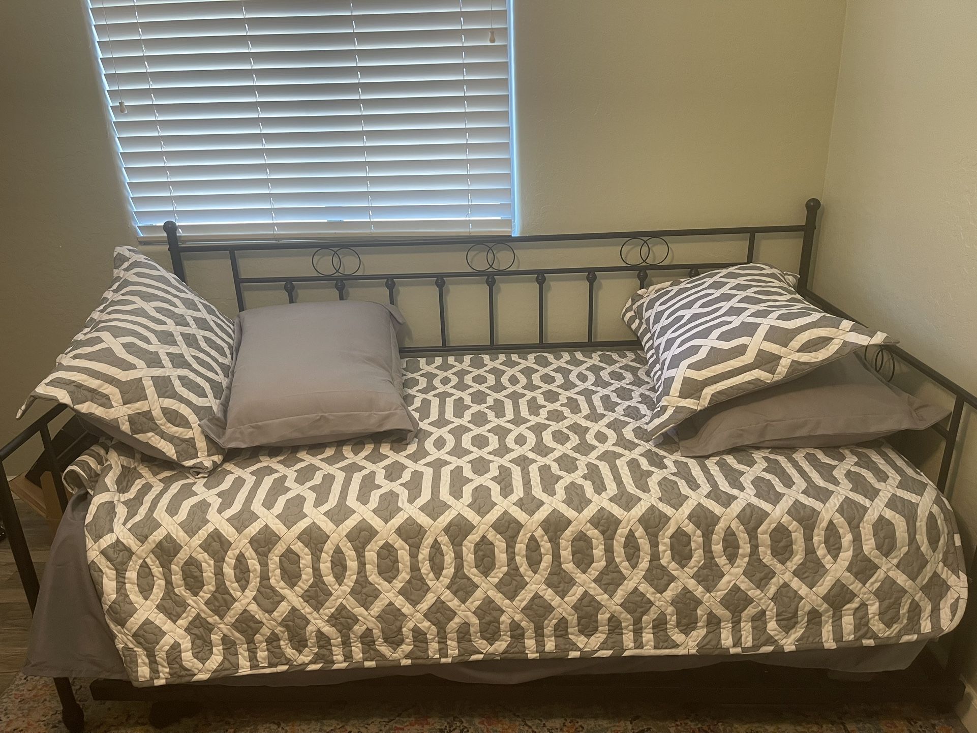 daybed with trundle for Sale in Sun City, AZ OfferUp