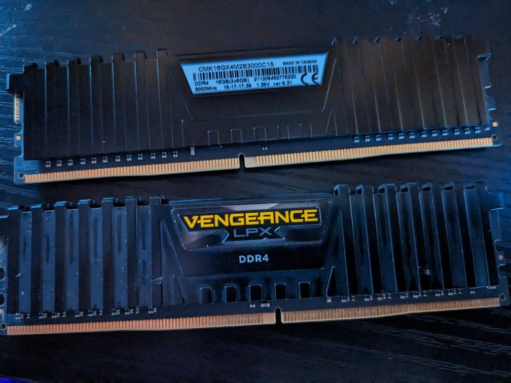 16GB Corsair Vengeance DDR4 