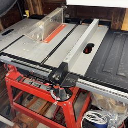 Mint condition skillsaw table saw