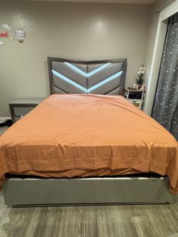 Bedroom furniture set