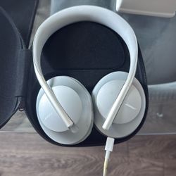 Bose Noise Cancelling Headphones 