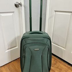 Samsonite stunning green 21” spinner suitcase