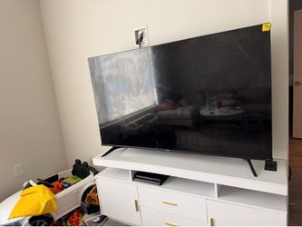 Hisense 65-Inch Class R6 Series 4K UHD Smart Roku TV