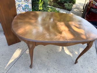 Free dining table with extensions