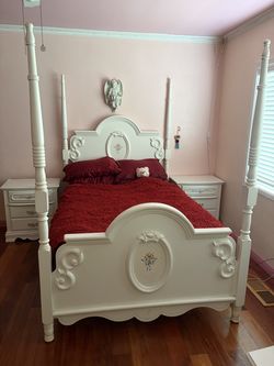 ACME Flora 5-Pc Queen Bedroom Set + FREE Mattress