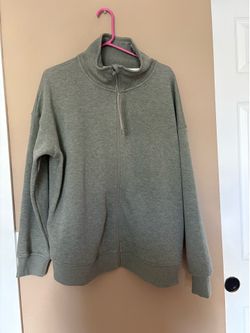 Women’s pullover sweatshirt