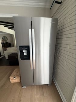 Whirlpool 22.6 cf Refrigerator in great condition.