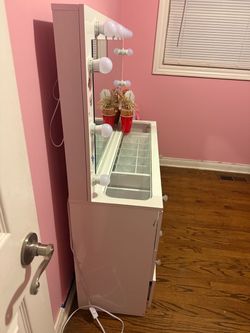 WHITE VANITY