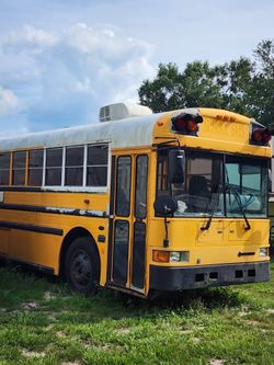 2001 International Skoolie