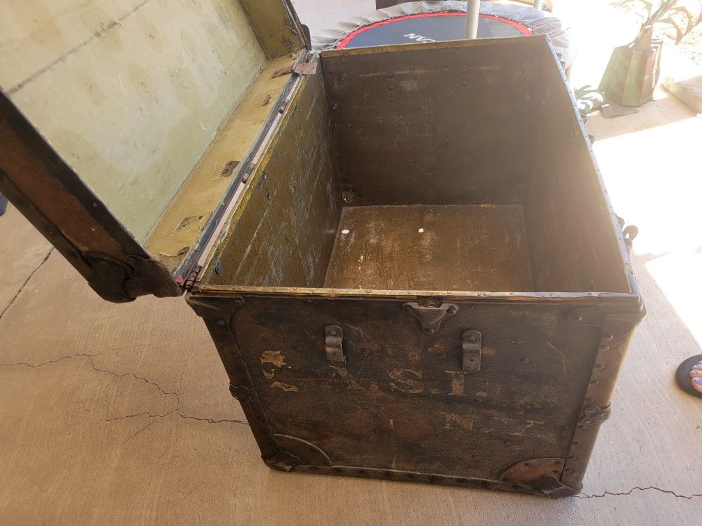 Leatheroid Trunk - Made by Rogers Fibre Company