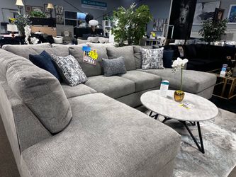 Stunning sectional! $1699 🩶💙✨ Easy Financing!