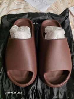 YS-01 Yeezy Slides. Size 9. New