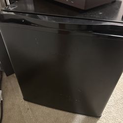 Mini fridge
