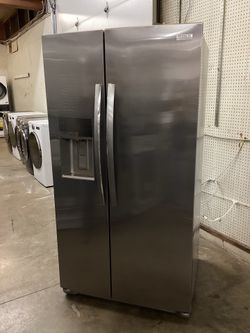 Frigidaire Gallery 36 in. 26 cu.ft. Standard Depth Side by Side Refrigerator w/ Ice Maker New Scratch and Dent