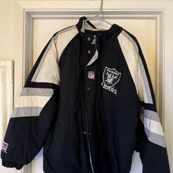 Raiders Men's Starter jacket Large (Damaged See Pics)