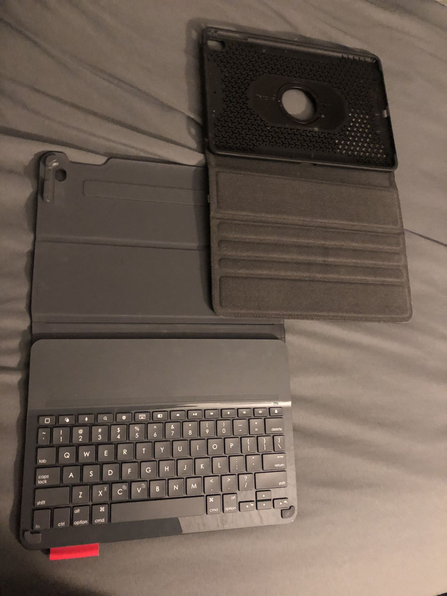 2 iPad Cases With Keyboard 