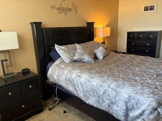 5 piece queen bedroom set (no mattress)