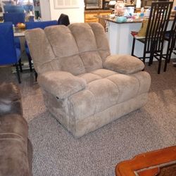 Wide Recliner 