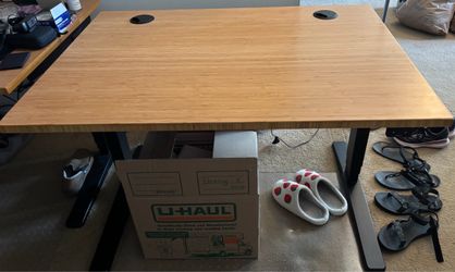 Uplift Standing Desk