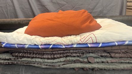 Mixed Lot of Bedding and Blankets