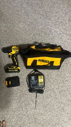 Dewalt 20V MAX drill w/ 2 batteries and charger