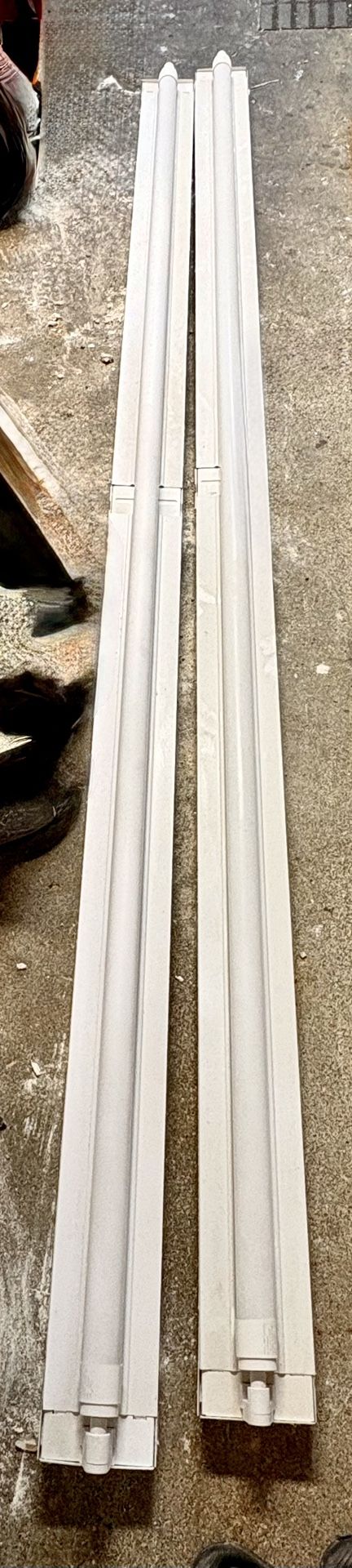 2 8’ fluorescent light fixtures