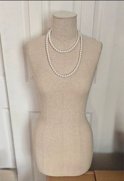 Mannequin, burlap material