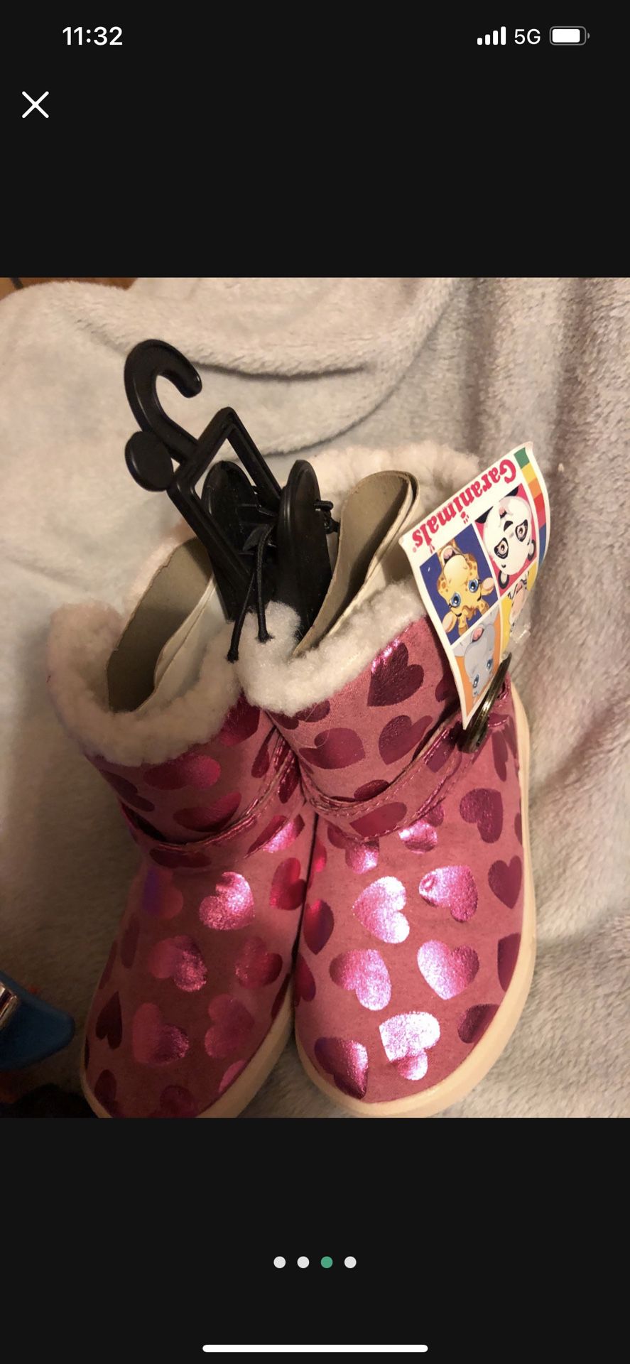 Very cute warm cozy and comfortable perfect for winter girls winter boots size 7 toddlers