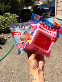 SQUISHY JELL-O & KISSES