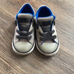 Kids converse shoes size 8