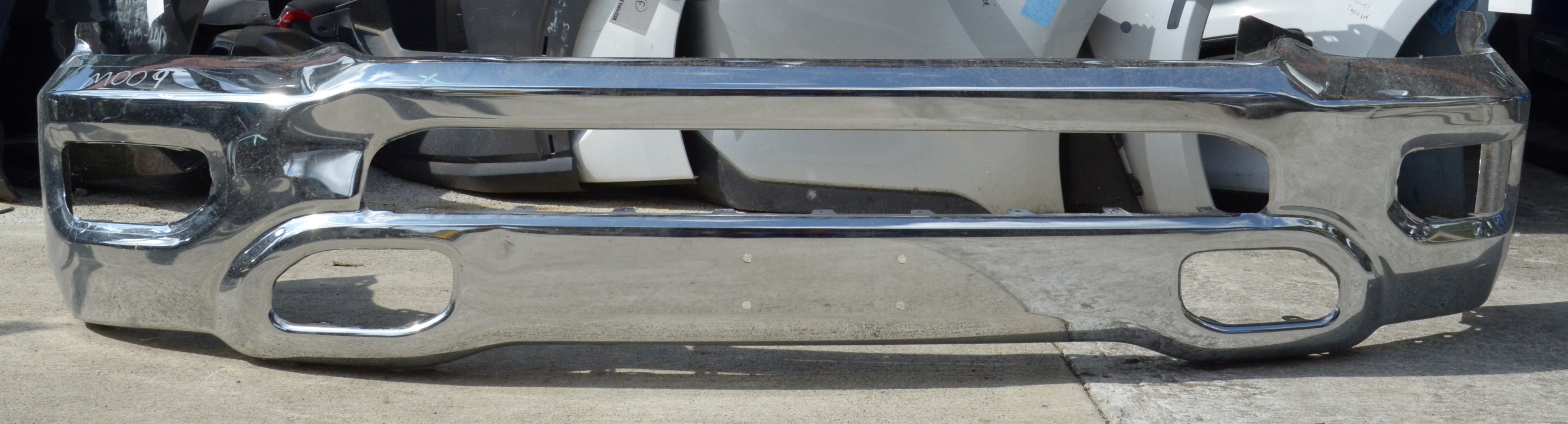 USED REF#M009 || 2019-2024 DODGE RAM 1500 || FRONT CHROME BUMPER